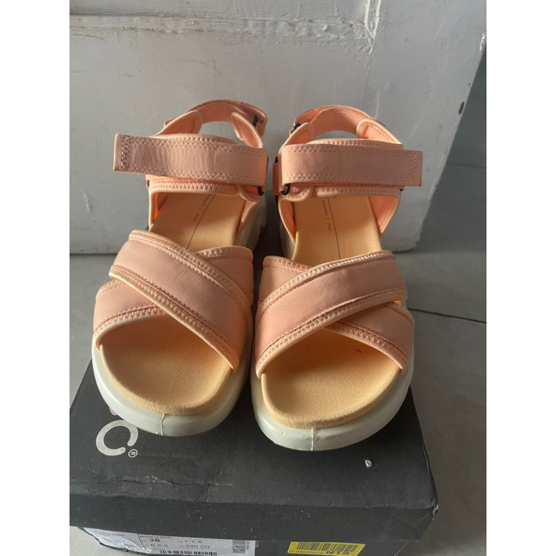 Preloved sandal ecco size 38