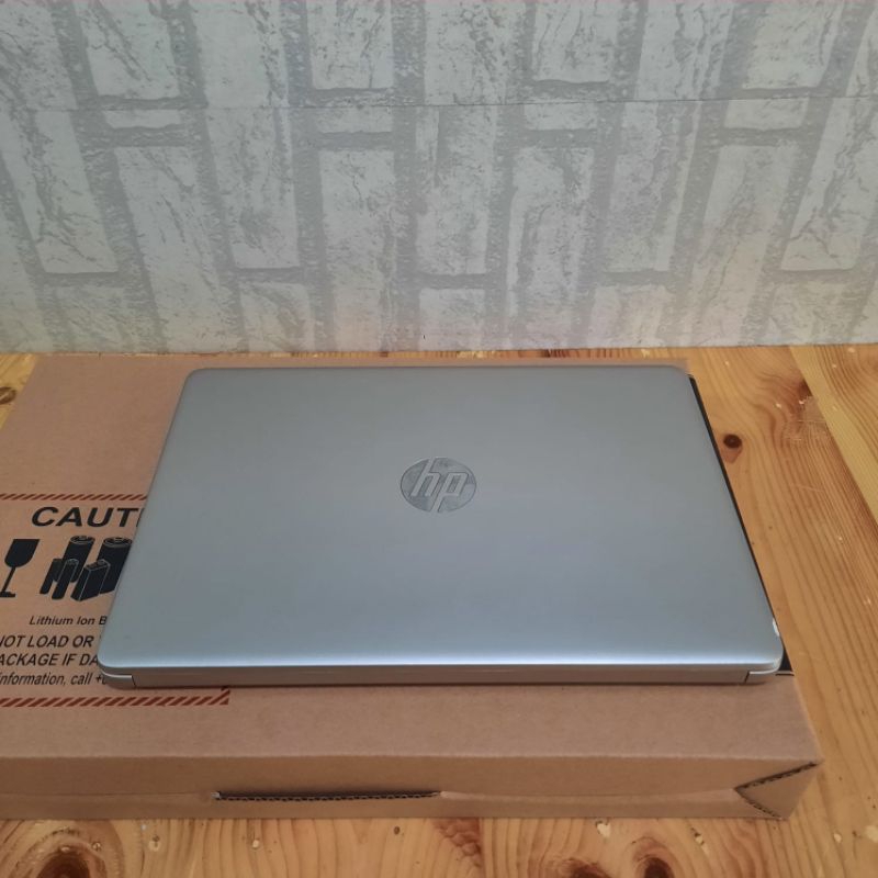 Laptop HP 14s -dk1018ca Amd Athlon Gold 3150U Ram 8Gb SSD 256GB Keyboard backlight Gaming editing desain