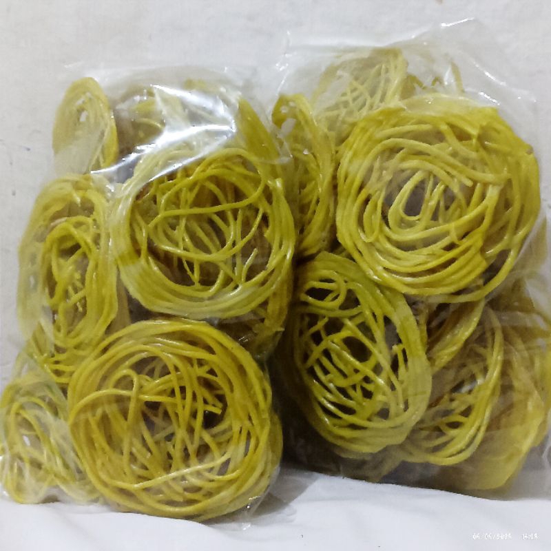 

KERUPUK MIE KUNING MENTAH BUMBU | TINGGAL GORENG | KUALITAS SUPER | GURIH RENYAH NIKMAT TANPA BAHAN PENGAWET