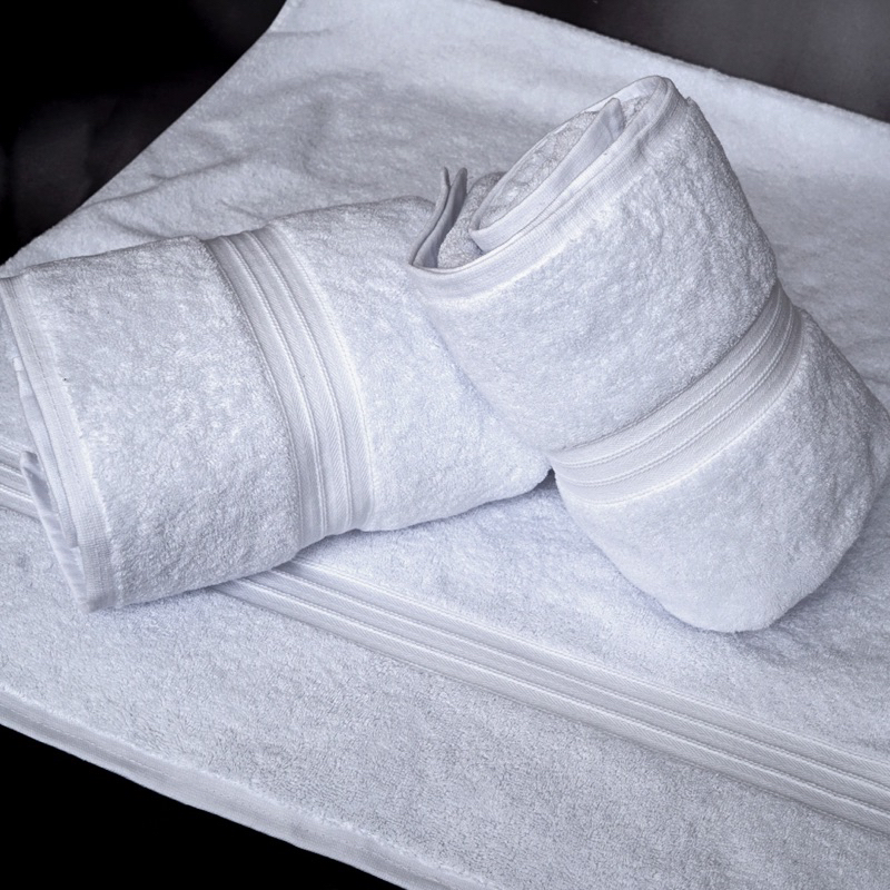 [FOTO ASLI] Handuk Hotel Bintang 5 600GSM Putih Katun Ultimate Premium Quality 70x140cm List Kecil B