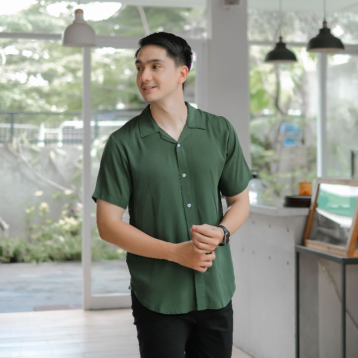 [ CUCI GUDANG ] Kemeja Rayon Raka Maroon Hawai Polos Adem dan Nyaman Pria Wanita - Stylelaki