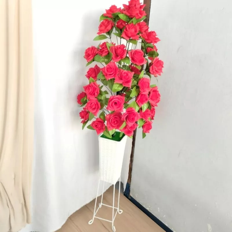 Bunga artificial Hias Plastik Besar Dengan Pot Rotan Sintetis Bunga Mawar 48 Kuntum Hiasan Sudut Ruangan Rumah