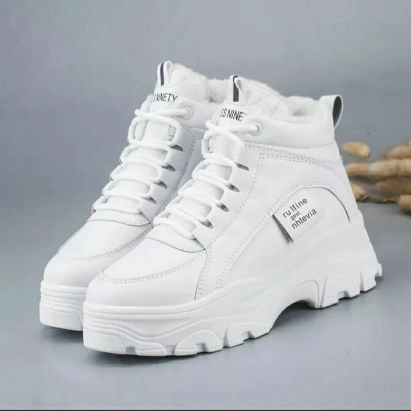 Sepatu Wedges sneakers booth tali bulu putih cream uk 37-40