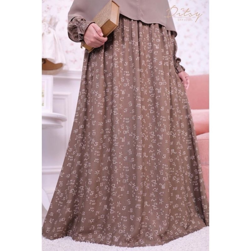 Ditsy L XL  Halen Navy 3XL Niran Mocca XL ( Ditsy Juni 2023 )