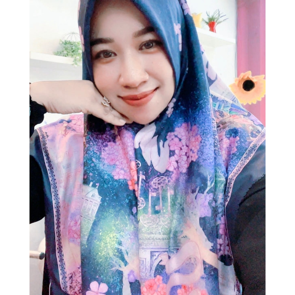 Hijab Branded Manov - Buy 1 Get 1 - Paris Exclusive Series - Scarves Segi Empat Ultrafine Comfy Shinning 115 x 115
