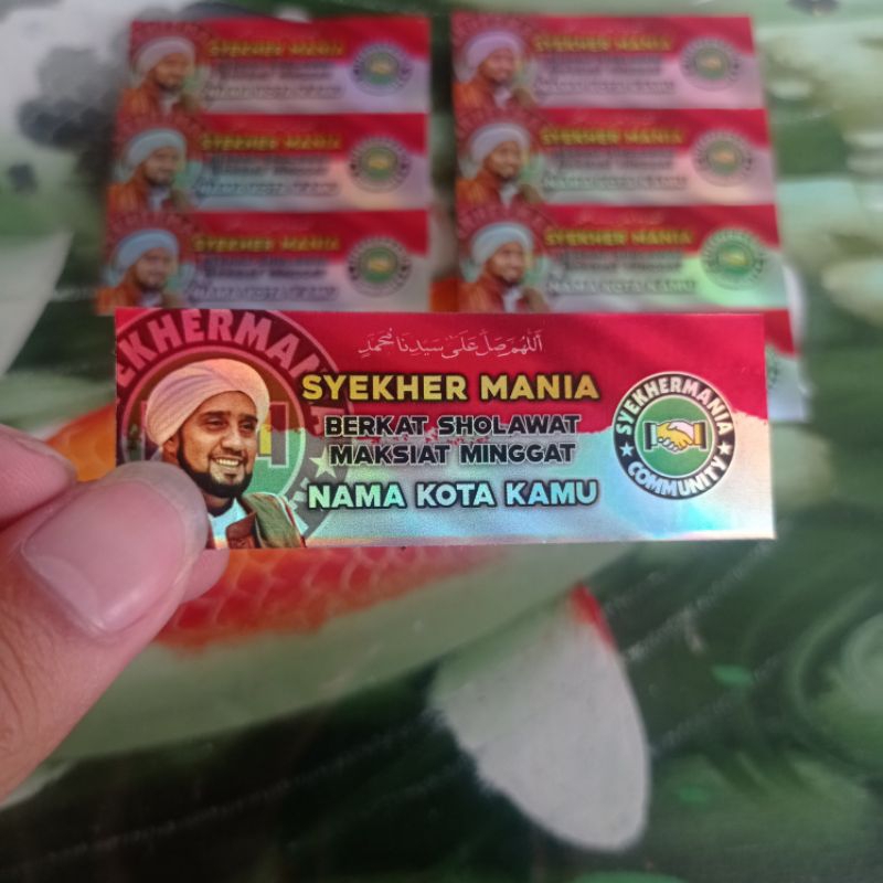 

(Minimal Order 10 pcs) Stiker Syekhermania Background Merah Putih, Bisa Custom Pakai Desain Sendiri