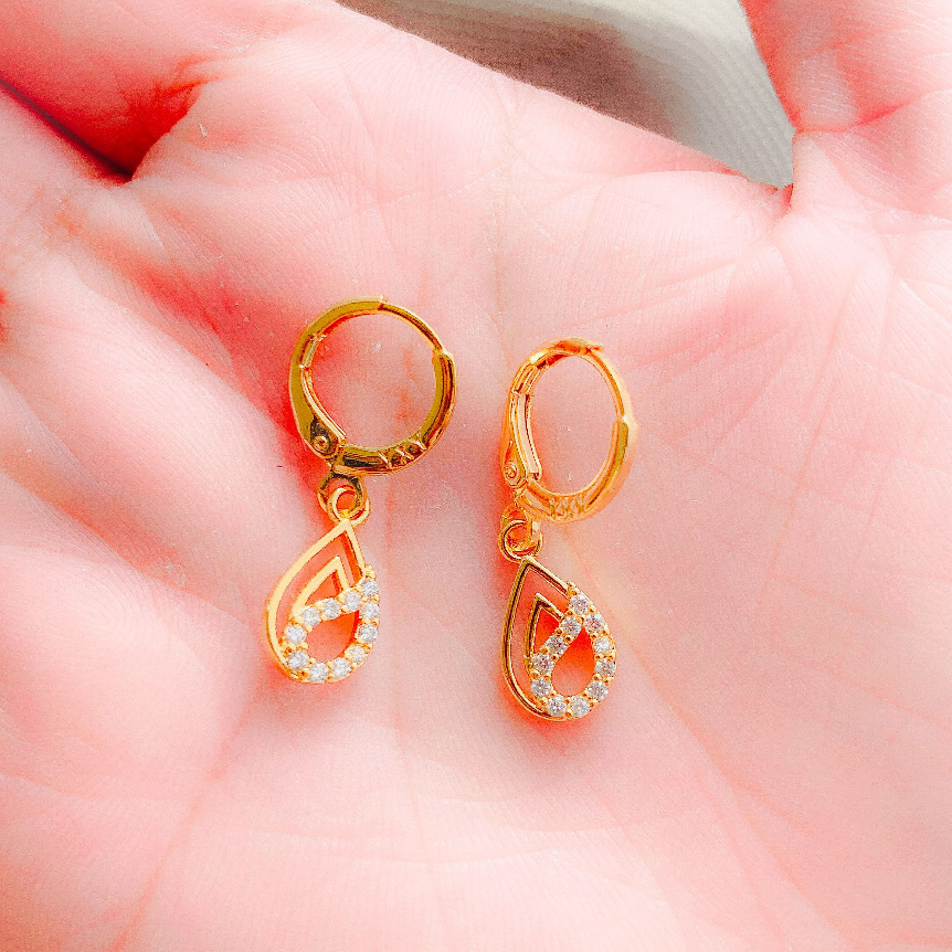 Anting Wanita Oval Baris Zirconia Gold