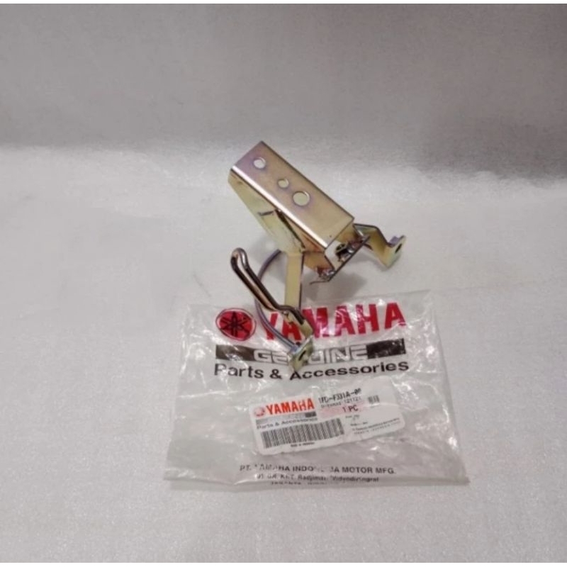 STAY/BREKET TAMENG DEPAN FORCE FI ORIGINAL YAMAHA 1FD-F331A-00