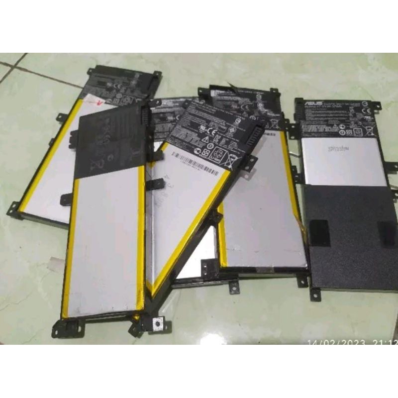 Baterai laptop baterai laptop polymer kondisi utuh