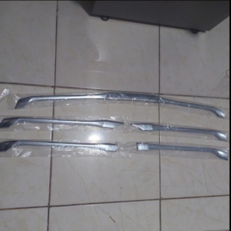 Grill depan Toyota Innova 2012