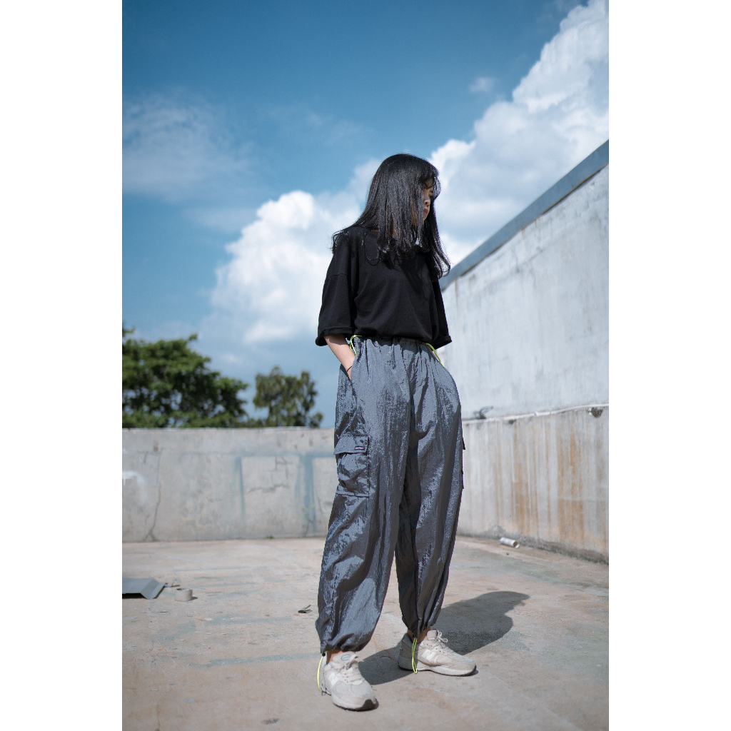 Femonritch Parahcute Cargo Highwaist Loose Celana Cargo Parasut Wanita