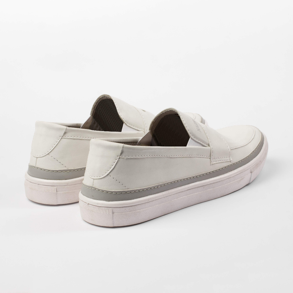 Sepatu Sneakers Pria Casual Slip On Shoes Cowok Hangout Travelling Original Naz Cadby White