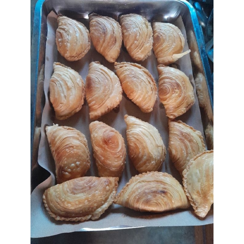 

pastel ulir isi ayam