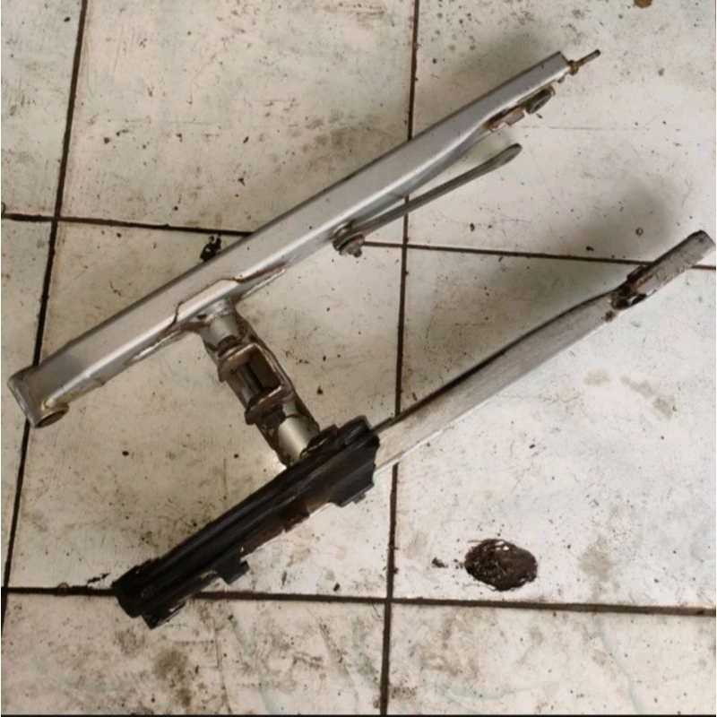 swing arem arm capitan udang roda belakang ori original yamaha jupiter mx 135 lama old copotan bekas