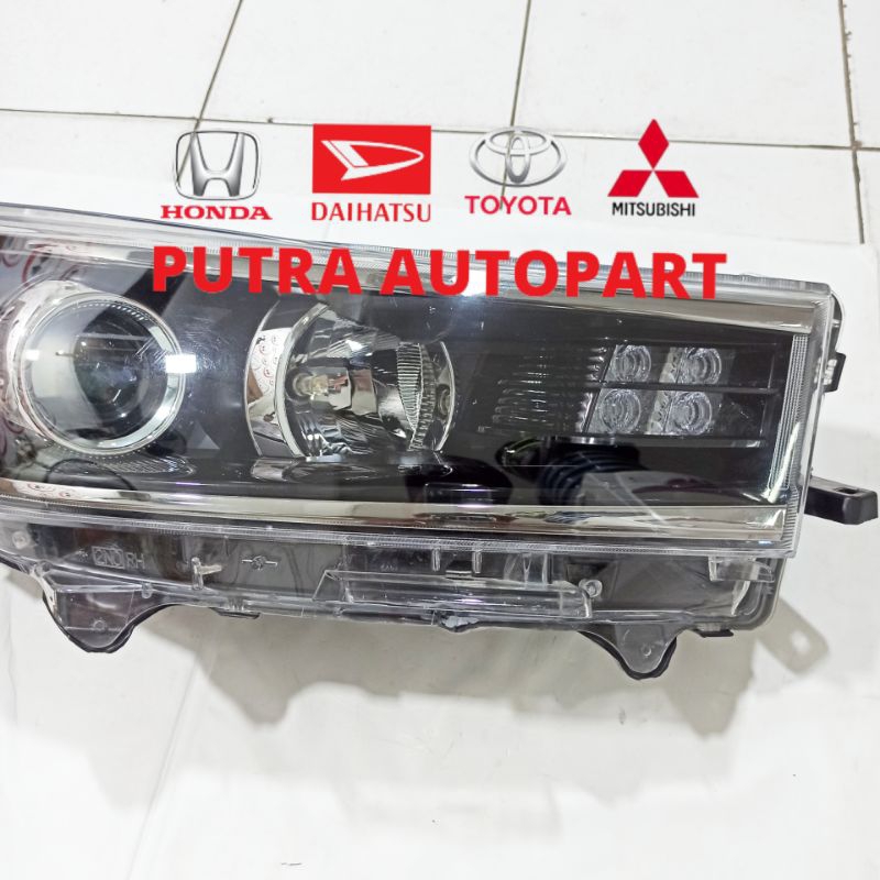 headlamp / lampu depan innova reborn venturer 2016up original