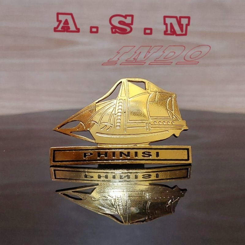 Lencana Phinisi Pin Phinisi Kuningan Magnet