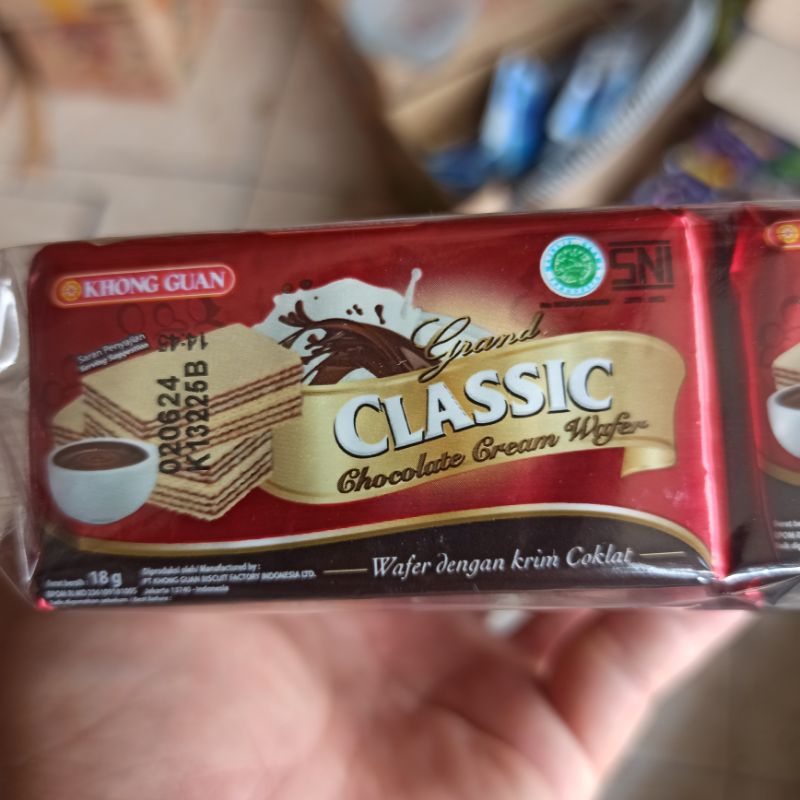 

Wafer Dengan Krim Cokelat Classic Khong Guan