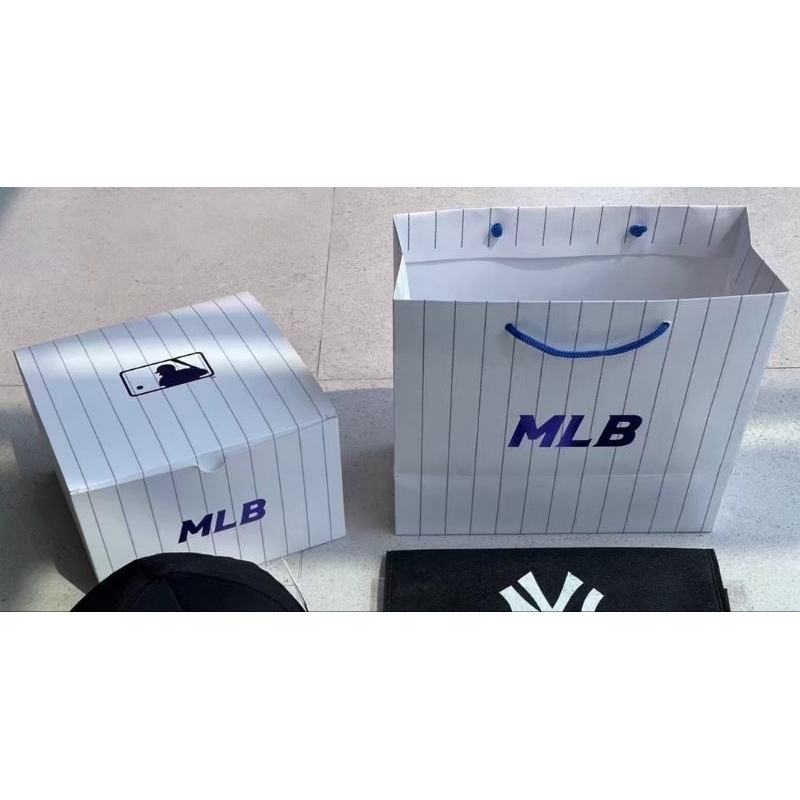 

BOX AND PAPERBAG MAJOR BASEBALL SET