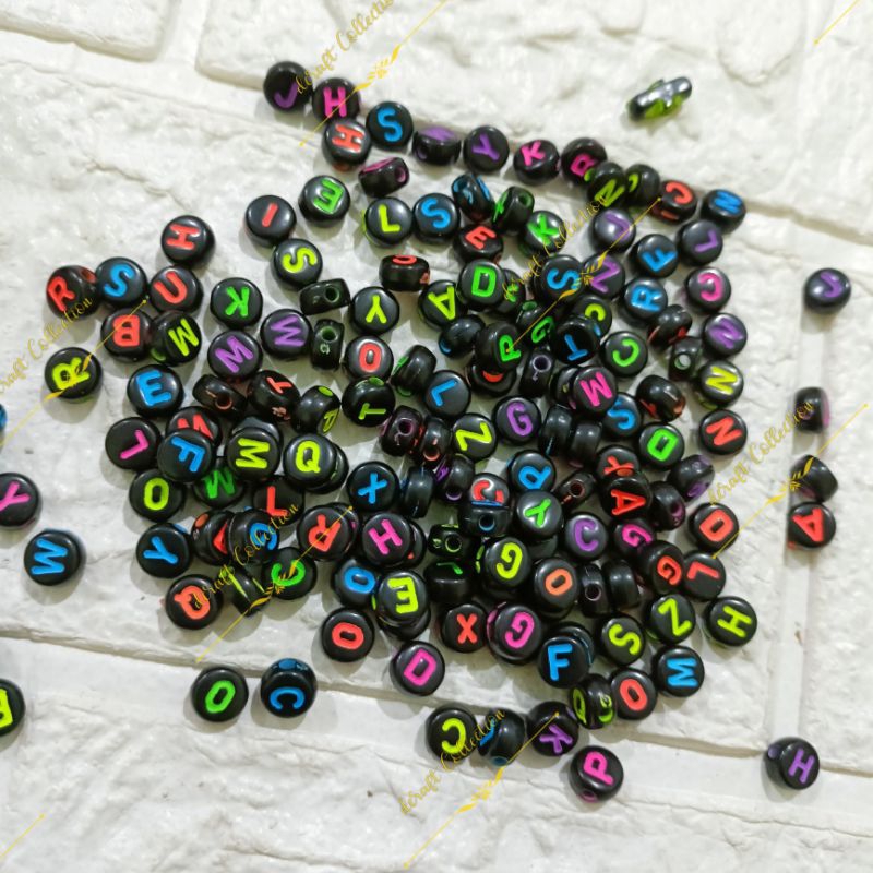 Parel / Monte Huruf Bulat Pipih Hitam Huruf Warna 25gram