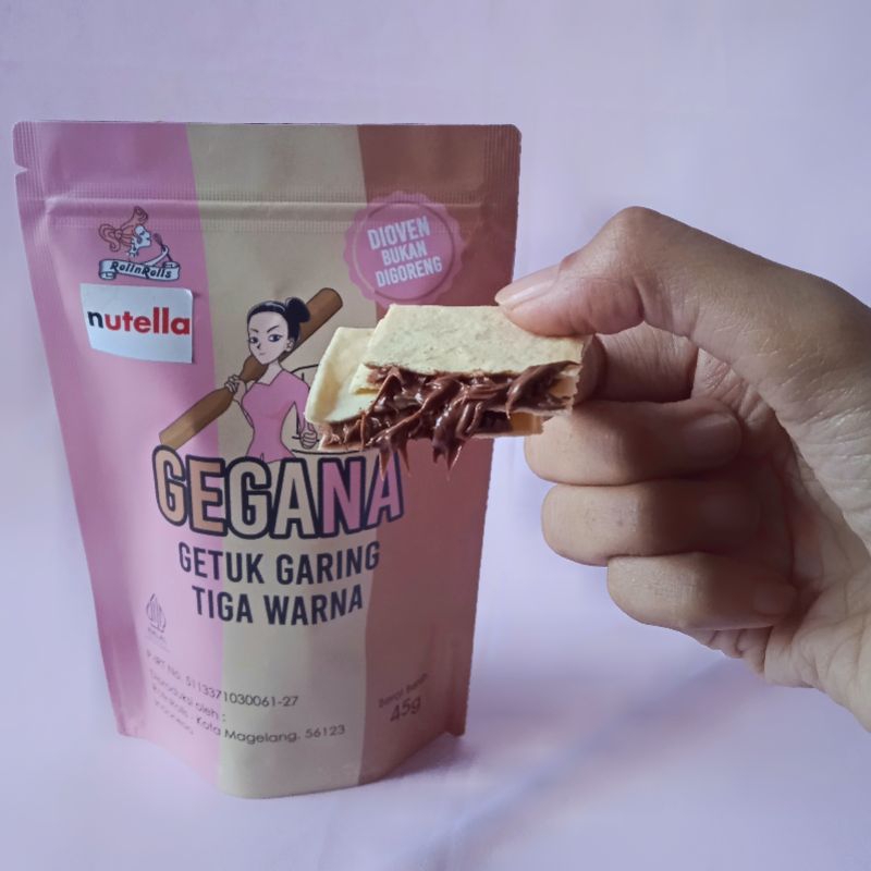 

Gegana Nutella Cemilan Enak dengan isi nutella greentea atau krim keju lumer renyah kriuk krispi camilan kekinian crispy manis toples kotak lebaran murah kue krakers getuk kering oven magelang tiga warna kripik keripik kue snack anak sehat gluten free