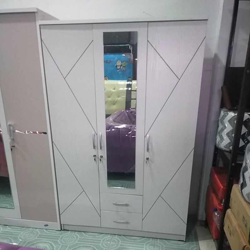 Lemari 3pintu 3 laci putih