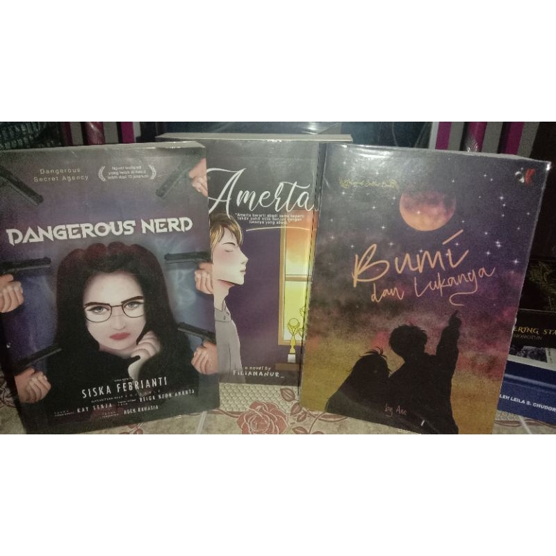 PRELOVED BUKU NOVEL DANGEROUS NERD BUMI DAN LUKANYA COVER LAMA AMERTA