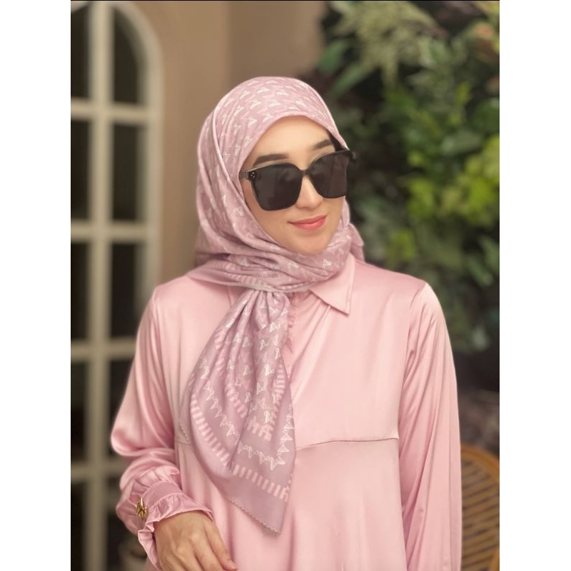 segi empat voal motif arza scarves