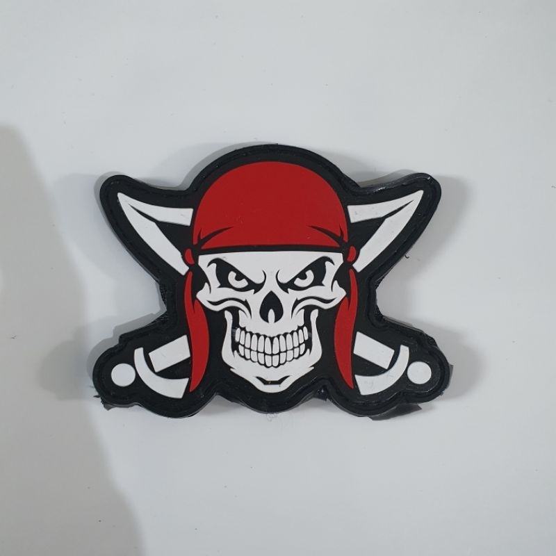 patch rubber logo tengkorak bajak laut / tempelan emblem karet velcro