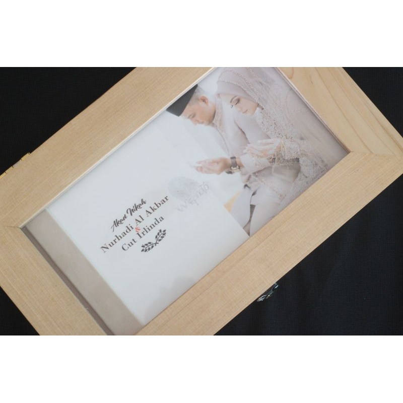 album kolase box kayu akrilik gravir