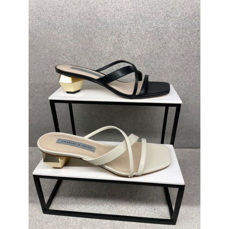 SIZE 38 Sandal cross strap Charles and Keith 100% original Warna Putih