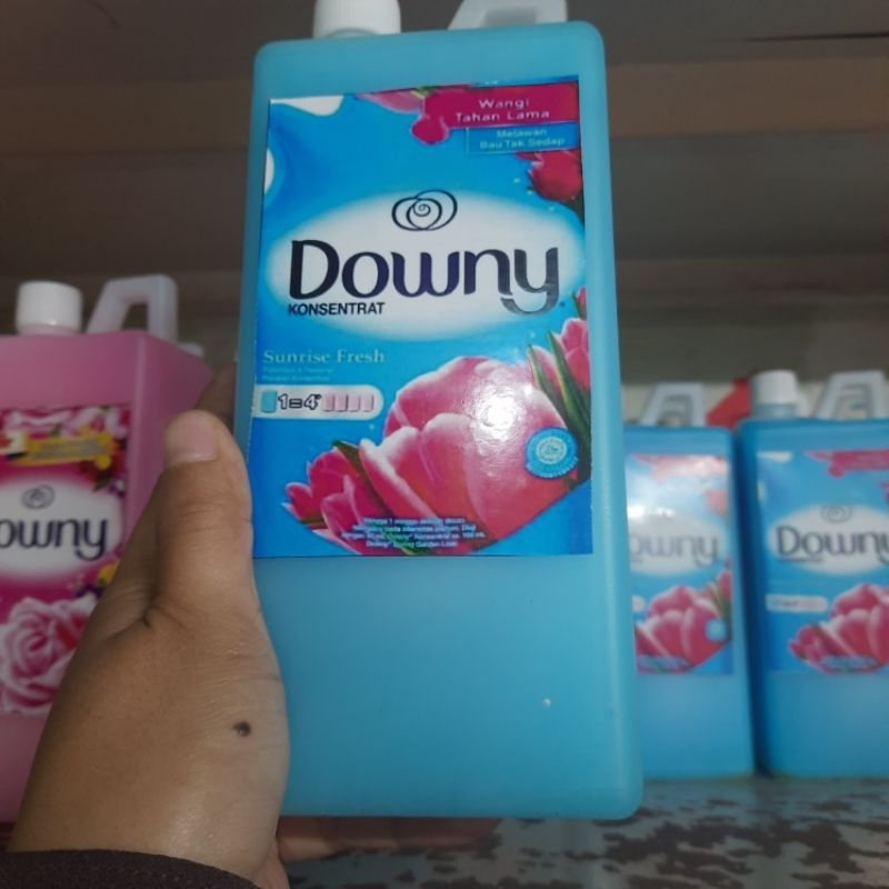 PROMO !! Pelembut pakaian Downy repack 1 liter