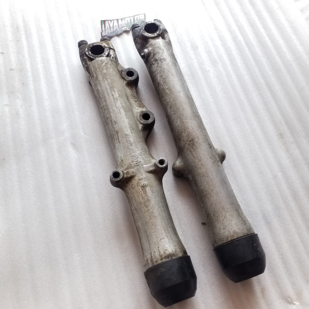 TABUNG BOTTOM BOTOM SHOCK SEKOK SKOK DEPAN SUZUKI GT185 GT 185  ORIGINAL JAPAN ORI COPOTAN MOTOR ORI