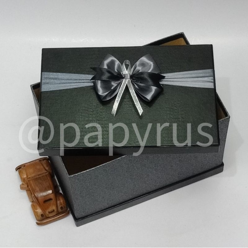 

PAPYRUS Sandwich 20x30 Tinggi 20cm Kotak Kado Gift Box