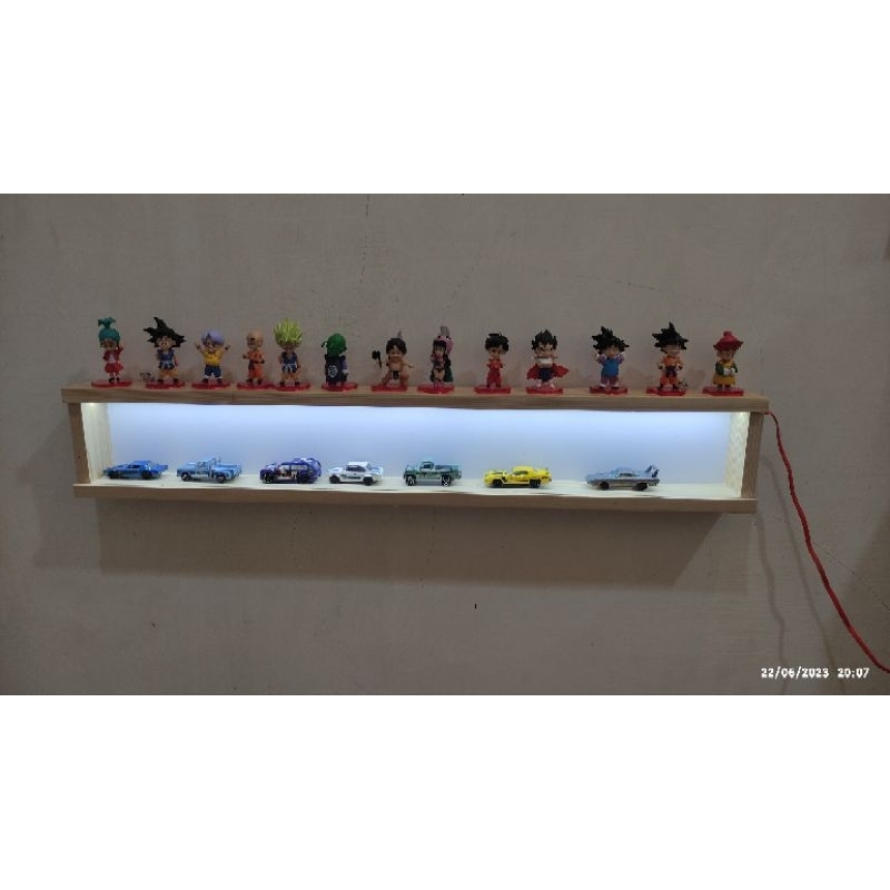 rak action figure / diecast kayu akrilik lampu led termurah