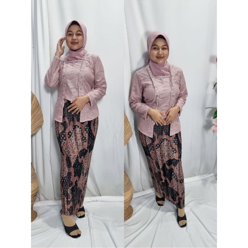 Kebaya Brokat Kutu Baru / Kebaya Tunik / Tunik Tulle/ Kebaya Modern / Kebaya tile / Kebaya Favorite / Batik Couple / Kebaya Kondangan / Kebaya Pesta / Kebaya Wisuda / Kebaya Tunik Busui / Tunik Wisuda / Kebaya Payet