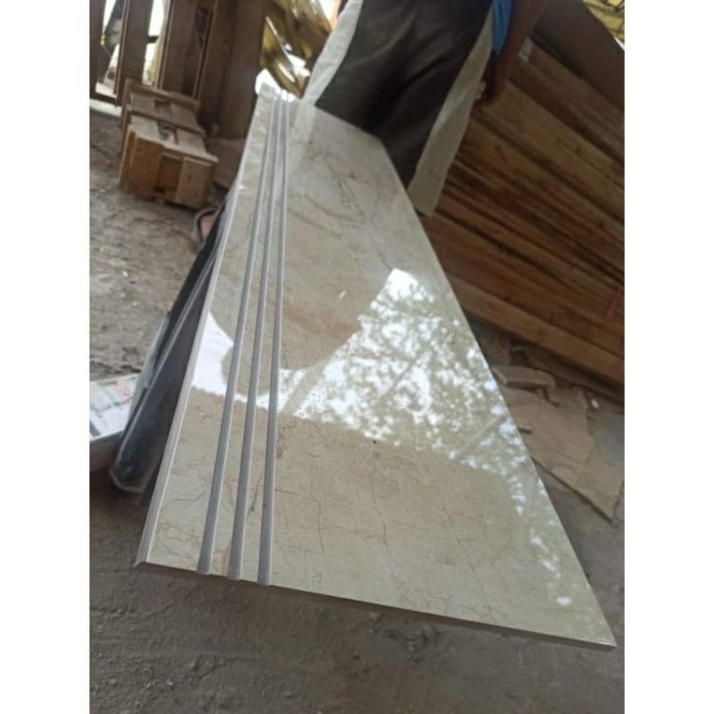 Stepnosing Granit Tangga motif MARMER CREAM CREMA NAVERA 30x100,20x100