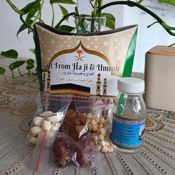 

Oleh oleh haji premium paket