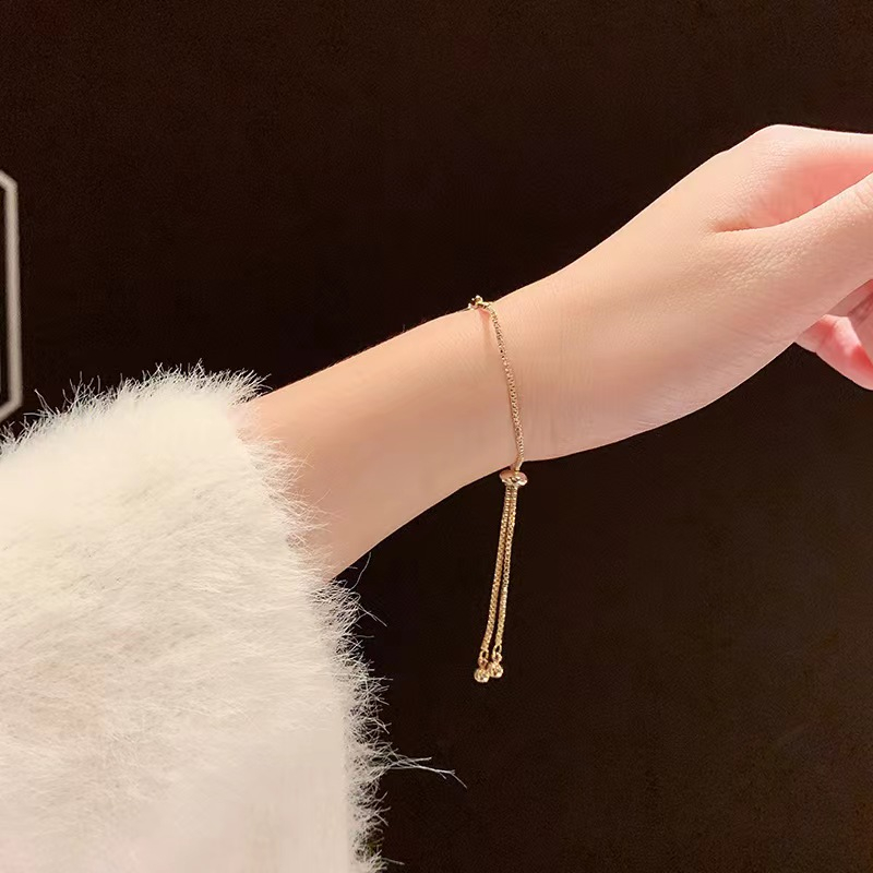 Perhiasan Tangan Untuk Wanita Gelang Serut Bahan Besi Anti Karat Aksen Liontin Korean Fashion Import