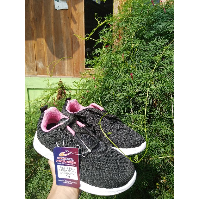 Sepatu sekolah anak New era