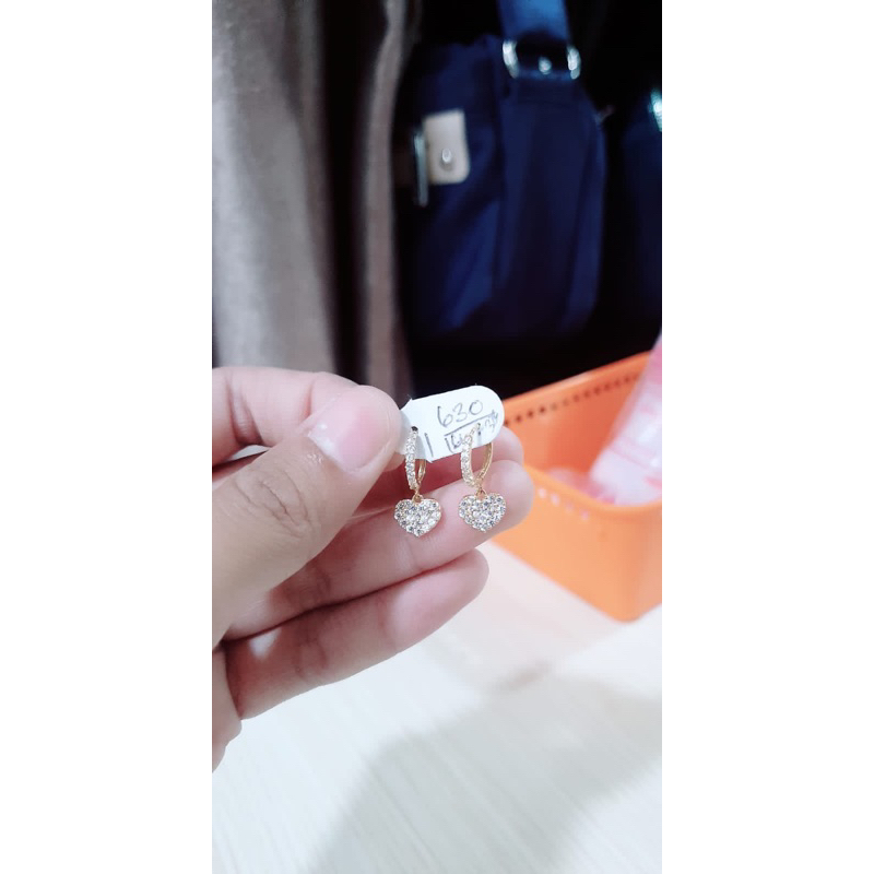 orderan ade 1 item brg anting