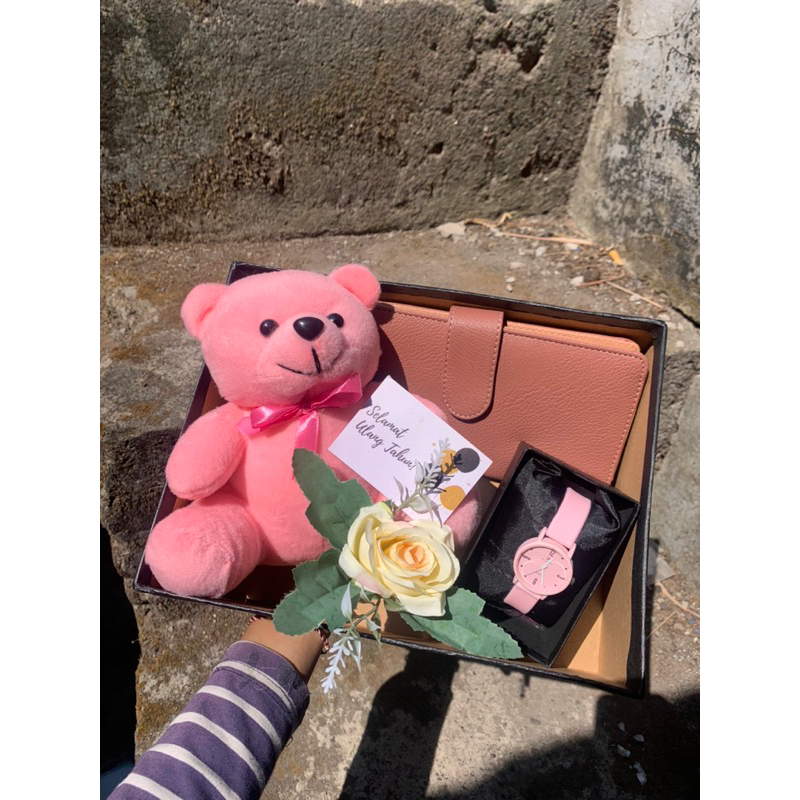 

GIFT BOX HAMPERS PINKY CUSTOM