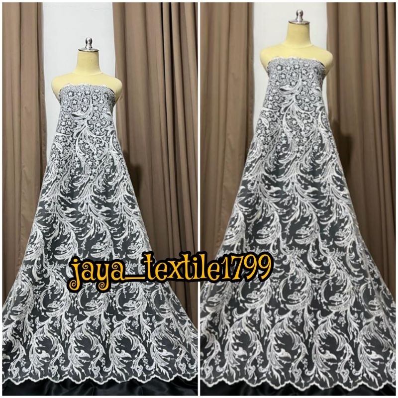 Tile Payet mutiara, Bahan kebaya Brokat swaroski payet