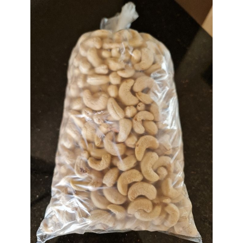 

Kacang Mede/Mete Mentah