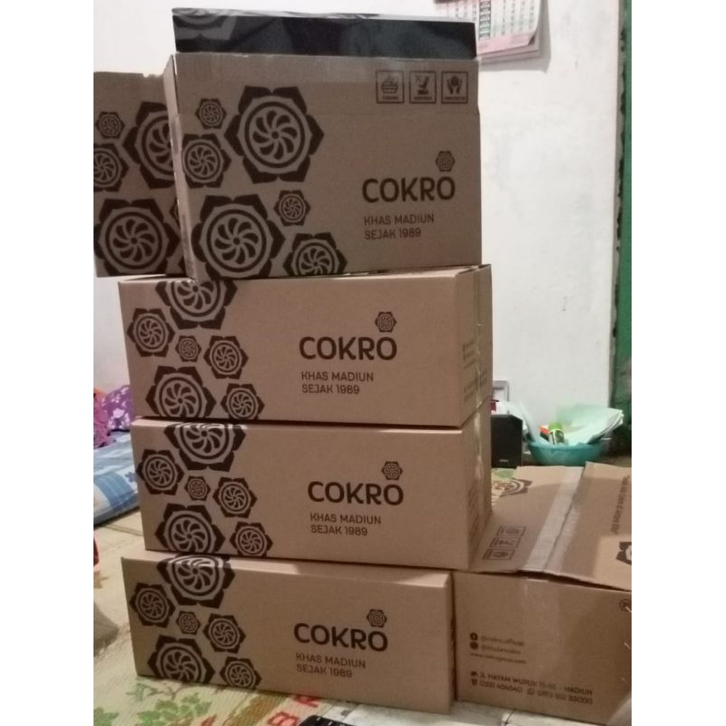 

Bluder Cokro Asli Khas Madiun Box (isi 8 pcs)