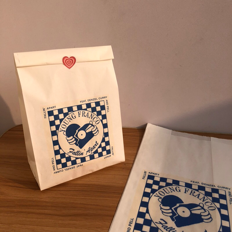 

Packaging Amplop putih motif Fallin Appart aesthetic Vintage