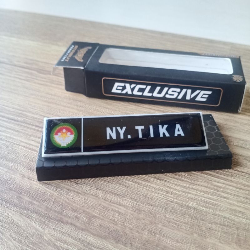 

NAME TAG AWET ANTI LECET LOGO DHARMA WANITA