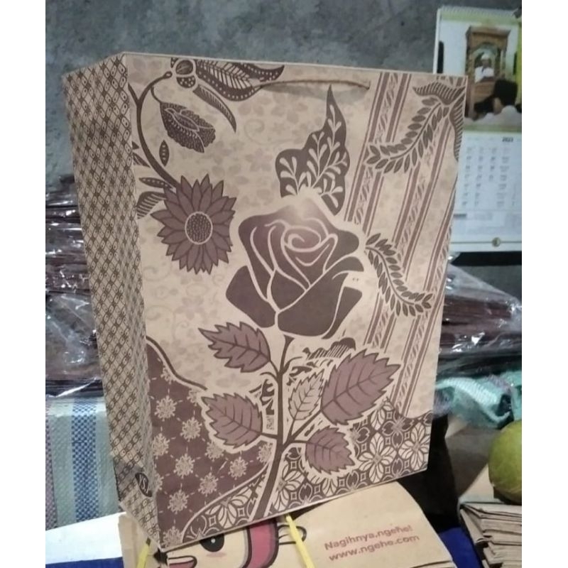 

PAPER BAG BATIK JUMBO (24*9*32) isi 25 pcs