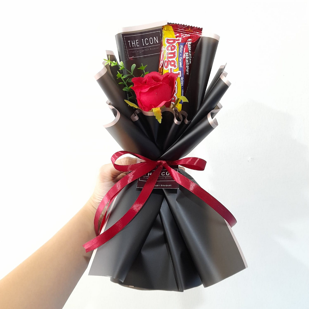 

buket mawar palsu beng beng | buket snack wisuda | buket beng beng