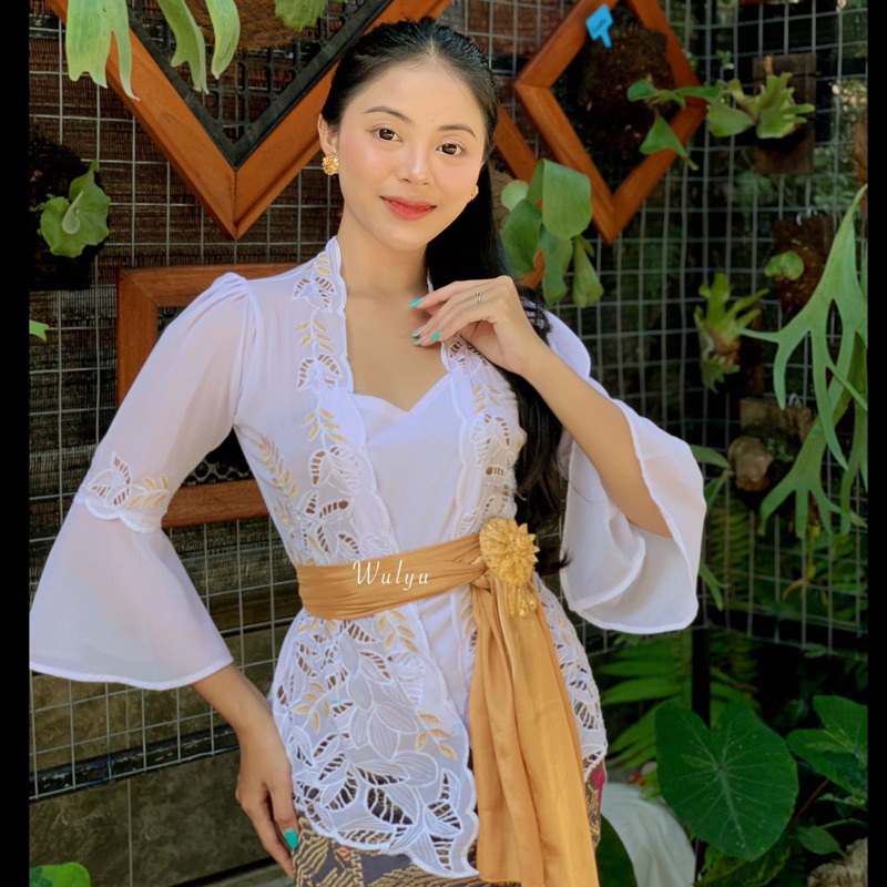 Kebaya jadi bordir pakai kancing kait berbagai macam bentuk lengan special warna putih
