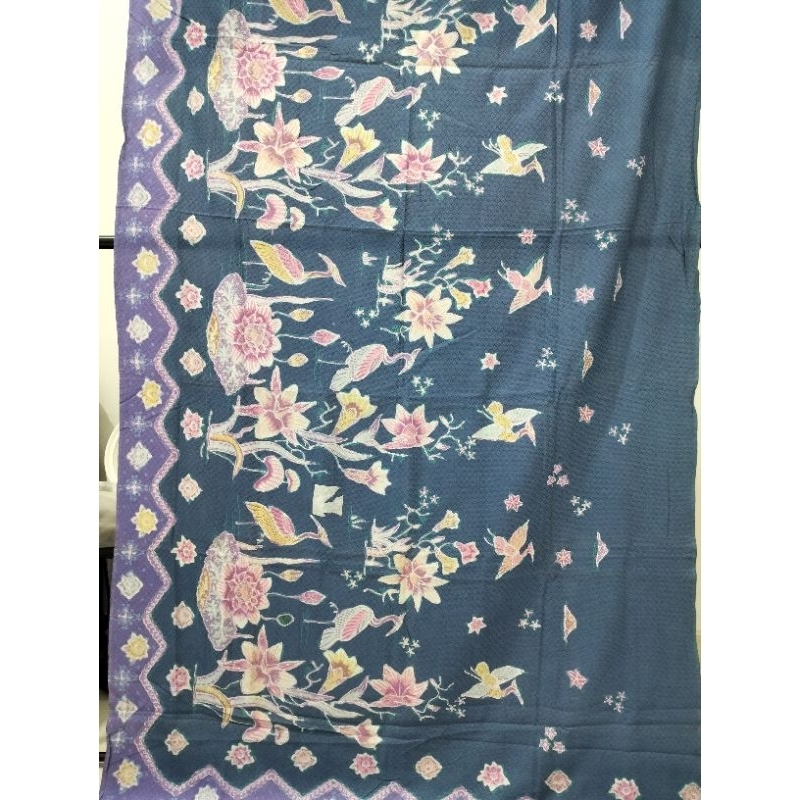 kain Dobby batik dasar warna biru motif bangau dan bunga